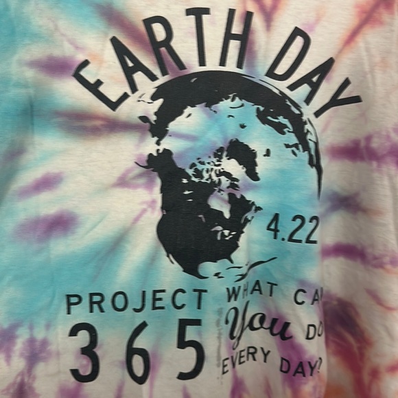 Tye Dye Earth Day tee - Picture 3 of 3